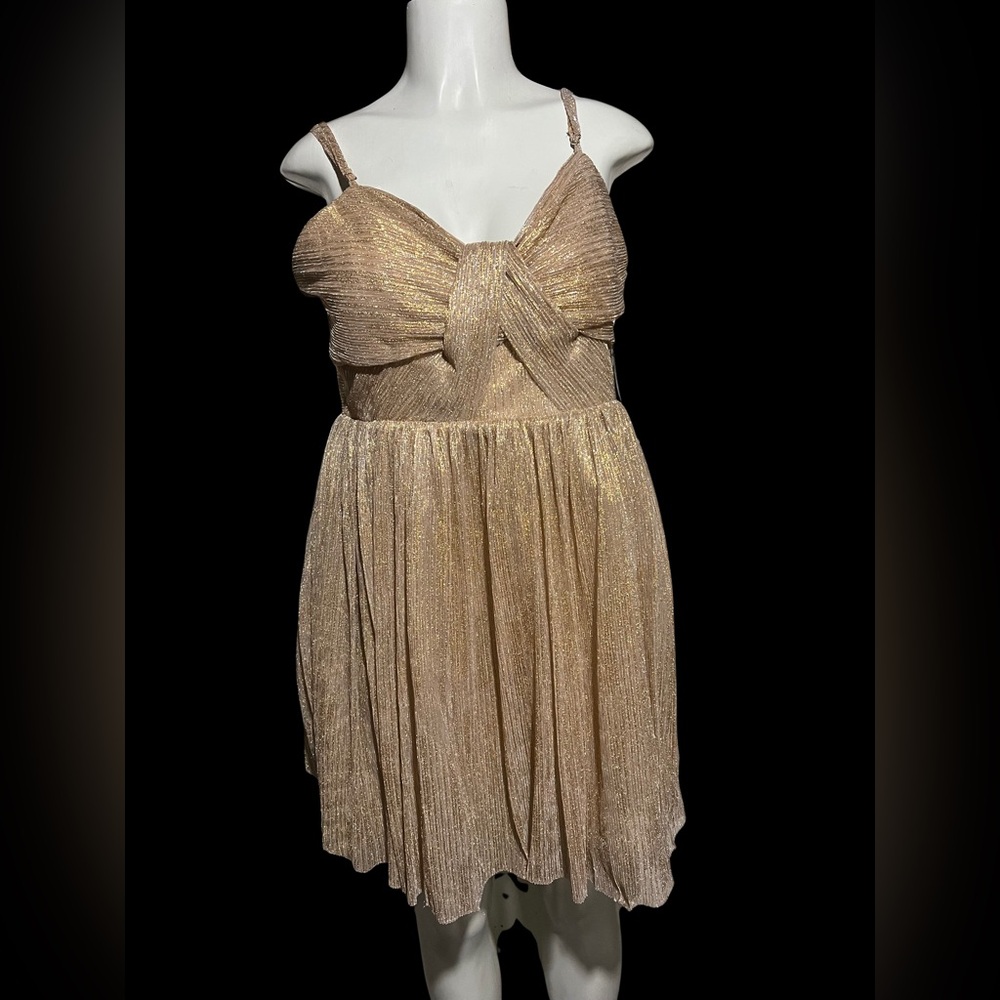 Trixxi Gold Metallic Dress with Bow Detail. Size XXL.